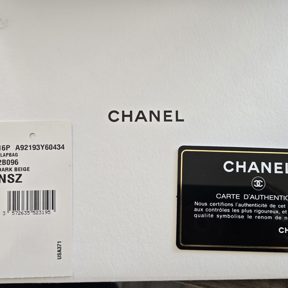 Chanel Le Boy Bag - Picture 6 of 15